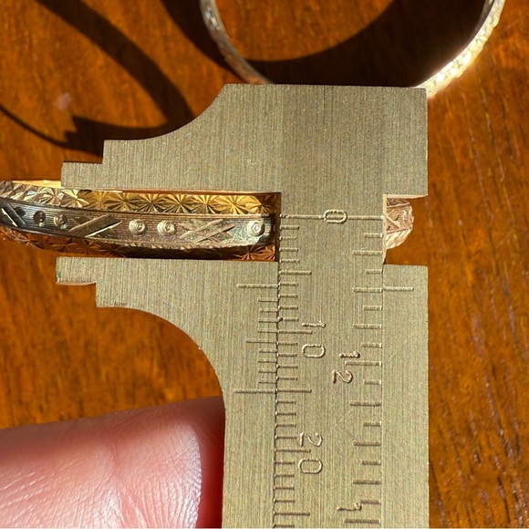 14k Diamond Etched Hoop Earrings 14gms - Picture 6 of 7